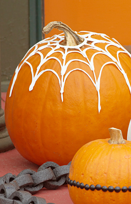 pumpkin-spiderweb-102348488-share